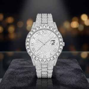 Montre de luxe pour femme en acier inoxydable avec diamants, cadran analogique à chiffres romains, mouvement à quartz, boîtier rond de 38 mm, fermoir papillon, bracelet de 22 cm - Product Image 2