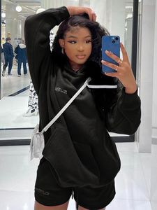 Conjunto de suéter y pantalones cortos deportivos de moda con logotipo al por mayor, novedad de otoño - Product Image 5