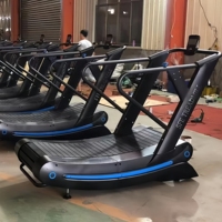Tapis roulant incurvé non motorisé Commercia Aerobic - Équipement de fitness auto-alimenté robuste pour salle de sport