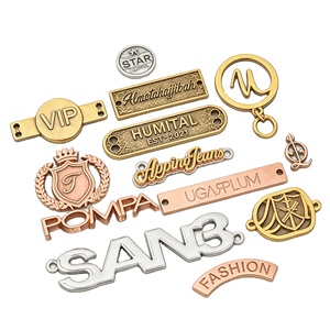 Étiquettes métalliques en alliage de zinc gravées pour sacs à main, logo 3D personnalisé, étiquettes de sac tendance - Product Image 1