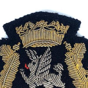 Insignias de Metal al por Mayor OEM, Insignias Bordadas con Hilo Metálico, Insignias Bordadas Hechas a Mano Personalizadas - Product Image 4