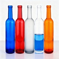 Bouteille en verre transparente pour spiritueux de 500 ml, 700 ml, 750 ml, avec bouchon, pour l'emballage de la distillerie (vodka, gin, liqueur)