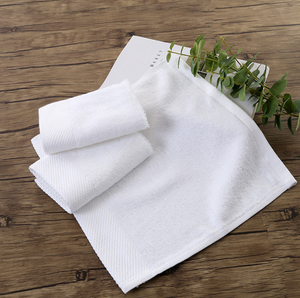 Serviette de toilette <span class=keywords><strong>réutilisable</strong></span> en mousseline 100 % <span class=keywords><strong>coton</strong></span> blanc 32x32 cm pour hôtel, petite taille, en stock, directement de l'usine - Product Image 4