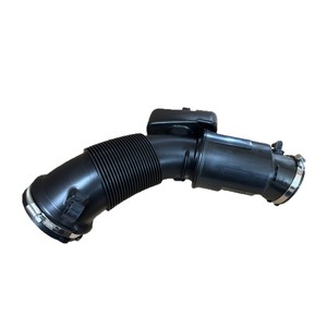 Tuyau d'admission du moteur Audi A4 A5 Q5 06E129629Q 06E129629AA Pièce de rechange en plastique avec collier de serrage - Product Image 1