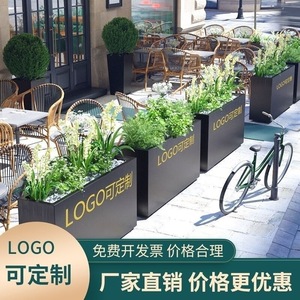 Jardinière rectangulaire solaire en fer forgé pour extérieur, personnalisable avec logo, pour usage en rue et sur terrasse - Product Image 4