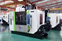 Centre de fraiseuses CNC verticales du groupe chinois GUOSHENG MVL1270 Centre d'usinage haute performance