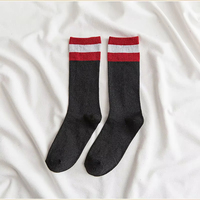 Chaussettes courtes respirantes et douces de qualité supérieure, vente en gros, broderie de logo personnalisé, fil métallique scintillant pour usage quotidien