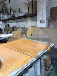 Couverture d'affichage sphérique personnalisée, grande installation artistique en acrylique en forme de pyramide pour aquarium sphérique - Product Image 5