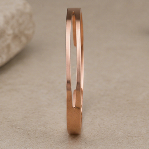 Brazalete Ajustable de Cobre Puro con Diseño Artesanal Calado, Corte Exquisito, Regalo Promocional Novedoso - Product Image 1