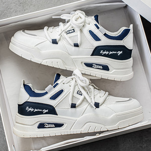 Chaussures blanches d'été 2026 pour hommes, baskets basses respirantes, chaussures de skate décontractées et tendance - Product Image 1