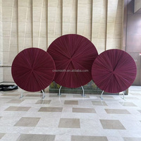 Backdrop Kain Lipit Bundar Burgundy Halus untuk Pernikahan, Panel Lingkaran Lipit Merah untuk Dekorasi Panggung Acara Pesta