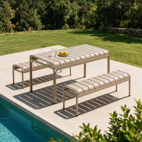 Ensemble table et bancs d'extérieur modernes en métal, revêtement poudré, rectangulaire, pour projets commerciaux de jardins et cafés