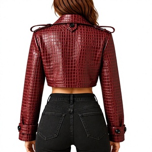 Veste trench courte en cuir PU gaufré crocodile bordeaux pour femme avec détail de longue ceinture, manches longues, col rabattu - Product Image 2