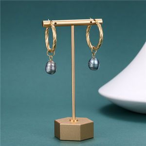 Pendientes de aro dorados de acero inoxidable con patrón de cáñamo, conjunto de joyería de collar de perlas de aroque - Product Image 2