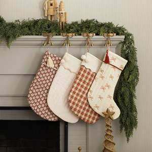 Chaussettes de Noël personnalisées matelassées à carreaux blancs, nœud papillon rouge imprimé, pompons mignons kaki - Product Image 1