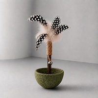 Jouet pour chat en plumes naturelles avec clochette et griffoir en sisal pour chats d'intérieur