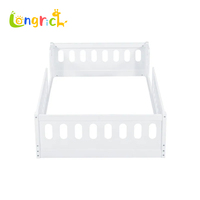 Lit d'enfant en bois classique personnalisé avec design de voiture de dessin animé, écologique et durable pour la chambre d'enfant et le salon