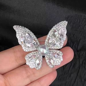 Fashion Brooches Butterfly Zinc Alloy Claw Setting Party Women's Jewelry Accessory - Product Image 4