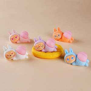 Venta al por mayor de resina de dibujos animados de lujo 3D diseñador Focal terciopelo <span class=keywords><strong>cuentas</strong></span> lindas <span class=keywords><strong>cuentas</strong></span> de bebé <span class=keywords><strong>cuentas</strong></span> de lujo bolígrafos para hacer figuras de juguete estatuas - Product Image 3