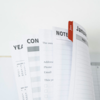 Agenda Quotidien et Mensuel Personnalisé en Cuir Rigide 2026-2028 – Journal de Bien-être, Objectifs pour Enseignants et Étudiants, Papier Spirale