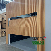 Porte de garage verticale en bois massif Andexin, résistante à l'humidité et de taille personnalisable, idéale pour la rénovation extérieure des maisons