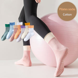 Женские нескользящие носки - Product Image 1