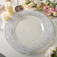 Assiettes de présentation transparentes en gros avec large bord texturé doré, 13 pouces, personnalisables en plusieurs couleurs pour banquets de mariage