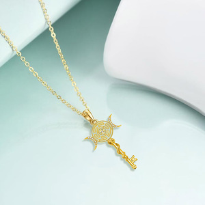 Collar con colgante de llave entrelazada de serpiente de lujo para mujer, collares con colgante de moda con rueda Hecate chapada en oro de 18 quilates de luz avanzada - Product Image 2