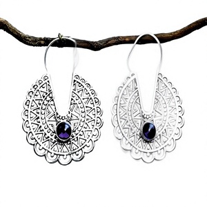 Boucles d'oreilles créoles en laiton plaqué argent style bohème, serties d'améthyste, faites à la main, pour femmes, vente en gros - Product Image 1