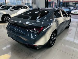 Hyun-dai <span class=keywords><strong>Elantra</strong></span> <span class=keywords><strong>2022</strong></span> 1.5L CVT LUX Premium Sedán <span class=keywords><strong>Gris</strong></span> Espacial Negro 23000km - Product Image 3