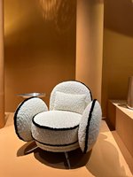 Fauteuil individuel décontracté en bois de pin blanc, style français, inspiré des salons/balcons de créateurs, avec revêtement en polaire Teddy, couleur crème