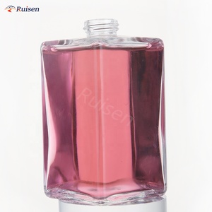 Botella <span class=keywords><strong>de</strong></span> Vidrio Cuadrada Pequeña <span class=keywords><strong>de</strong></span> Cuello Corto para Whisky y <span class=keywords><strong>Vodka</strong></span>, Diseño Nuevo, Envase <span class=keywords><strong>de</strong></span> Vidrio <span class=keywords><strong>de</strong></span> Alta Gama para Brandy y <span class=keywords><strong>Vodka</strong></span>, Botella Vacía Transparente - Product Image 1