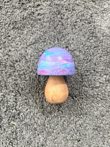 Miniature de champignon en bois artisanal, forme dôme massif, spécification D-EAS - Product Image 1