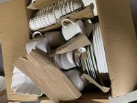 Vente en gros directe d'usine : Service de vaisselle en céramique blanche, assiettes et bols en stock, emballés en carton