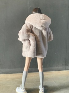 Manteau gris populaire INS 2020 pour femmes, nouveau sweat à capuche épais style bonhomme de neige, <span class=keywords><strong>imitation</strong></span> <span class=keywords><strong>fourrure</strong></span> de lapin Rex, ample, tissé à carreaux, court pour l'hiver - Product Image 6