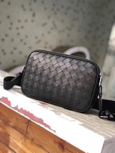 Bolsos cruzados tejidos para hombre al por mayor, bandoleras de cuero genuino, bolsos de cámara de piel de becerro tejidos a mano, bajo MOQ, suministro para boutiques - Product Image 2