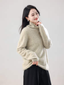 Semplici colori solidi sono adatti per la stratificazione sotto i maglioni di Cashmere a collo alto bianchi da donna - Product Image 2