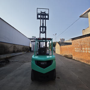 Chariot élévateur Mitsubishi 30 3 tonnes 4,5 mètres, moteur S4S, modèle 2023, transmission 4x4, garantie 1 an, occasion, très bon état, testé. - Product Image 6