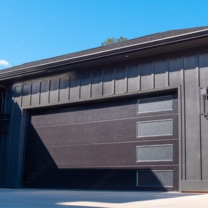 <span class=keywords><strong>Porte</strong></span> de <span class=keywords><strong>garage</strong></span> sectionnelle inclinable moderne en acier isolé, design noir, automatique - Product Image 1