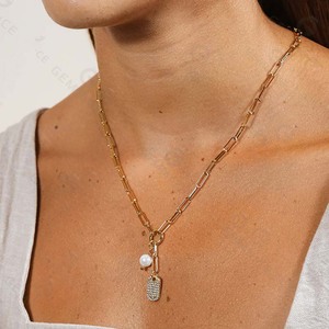 Collier Y Gemnel tendance en <span class=keywords><strong>laiton</strong></span> <span class=keywords><strong>plaqué</strong></span> or 18 carats PVD avec micro-pavé de zircone cubique, pendentif rectangulaire en forme de plaque militaire et perle pour femme - Bijoux - Product Image 2