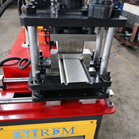 Machine de formage à froid de lamelles perforées de haute précision pour volets roulants, avec poinçonnage en ligne