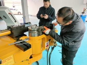 מכונת כיפוף צינורות 50cnc, מכונת כיפוף צינורות 50 מ\"מ, 6 צירים, CNC אוטומטית לחלוטין, למסגרת גן קשת חממה - Product Image 2