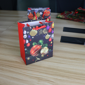 Kích Thước Tùy Chỉnh In Đầy Đủ Màu Sắc Giáng Sinh Lễ Hội Mua Sắm Món Quà Tráng Túi Giấy Hàng Khối Trong Kho Sẵn Sàng Để Tàu Túi Giấy - Product Image 4