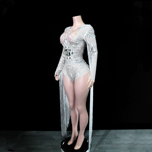 Combinaison Glamour Burlesque à Paillettes Argentées Faite à la Main avec Longues Franges, Costume de Scène pour Chanteuse de Boîte de Nuit, Diva de Cabaret, Performance Pop - Product Image 4