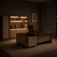 Bureau de direction de luxe en PVC stratifié avec ensemble d'armoires LED assorties, table de PDG/manager en crème Morandi pour projets commerciaux