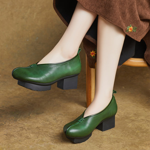 Chaussures à bout pointu en cuir véritable faites à la main Printemps 2026 – Confortables, talon bloc moyen, plateforme épaisse, talons rétro uniques – Vente en gros - Product Image 3
