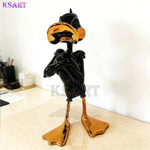 Scultura di Paperino in Resina Elettroplaccata, Bellissimo Oggetto Decorativo in Resina per Soggiorno, Regalo per le Feste - Product Image 2