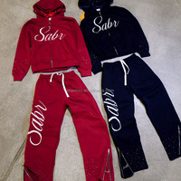 Ensemble de survêtement de luxe deux pièces avec sweat à capuche zippé doublé satin et pantalon large à fermeture éclair latérale orné de lettres en strass, style streetwear