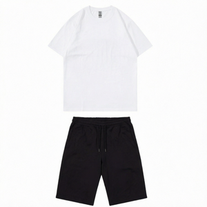 Ensemble streetwear décontracté pour homme : T-shirt blanc oversize et short noir à cordon de serrage, en jersey tricoté uni - Product Image 1