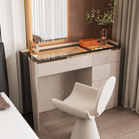 Coiffeuse contemporaine avec plateau en verre trempé, panneau côtelé, plusieurs tiroirs et rangement pour bijoux, pour salle de bain